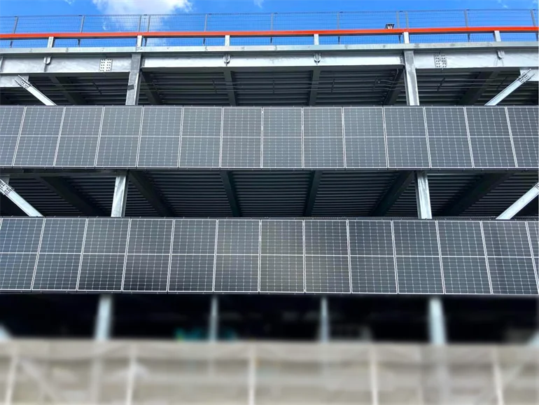 立体駐車場_壁面設置_垂直設置_自家消費太陽光発電施工事例