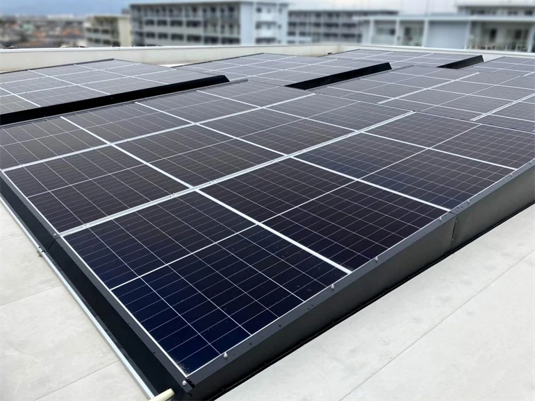 屋根上太陽光発電導入事例_茅ヶ崎市商業施設