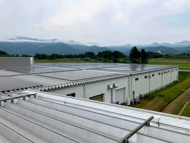 導入事例_自家消費型太陽光発電_バロー北陸物流センター_富山県南砺市