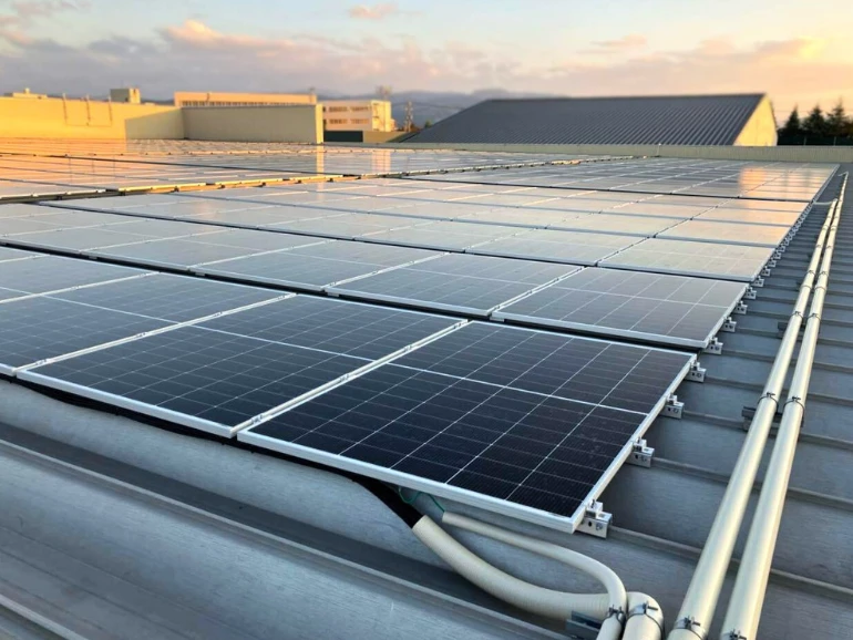 施工実績_屋根上自家消費太陽光発電_スーパーマーケットバロー押越店