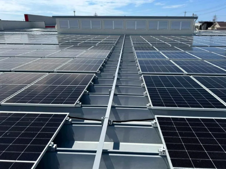 施工実績_屋根上自家消費太陽光発電_スーパーマーケットバロー松任店