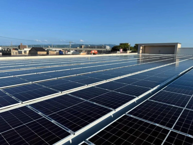 施工実績_屋根上自家消費太陽光発電_スーパーマーケットバロー松任店