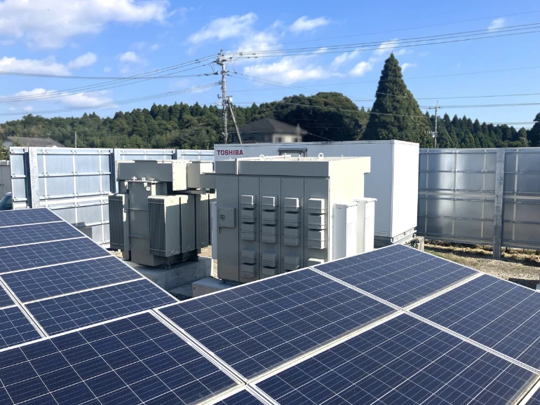 太陽光発電所併設型蓄電システム_ユニバーサルエコロジー施工実績